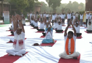 Screenshot 2022 06 21 9.51.37 AM International Yoga Day: पीएम मोदी, रामनाथ कोविंद सहित कई नेताओं ने किया योग